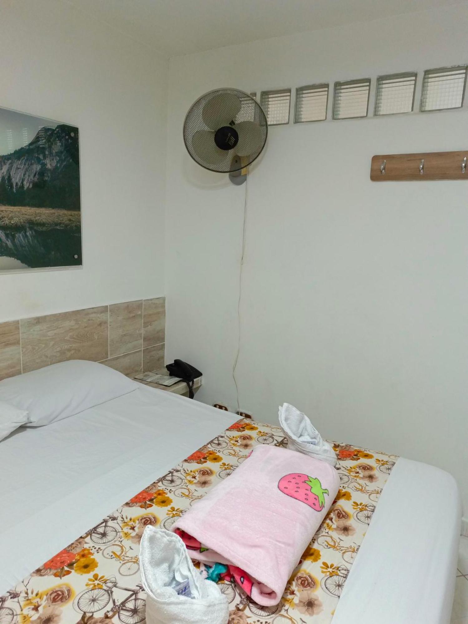 Hotel Brisas メデジン エクステリア 写真